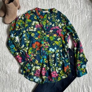 Like New!💕 Navy Floral V-Neck Long Sleeve Blouse